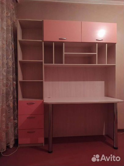 Компьютерный, письменный стол со стеллажом