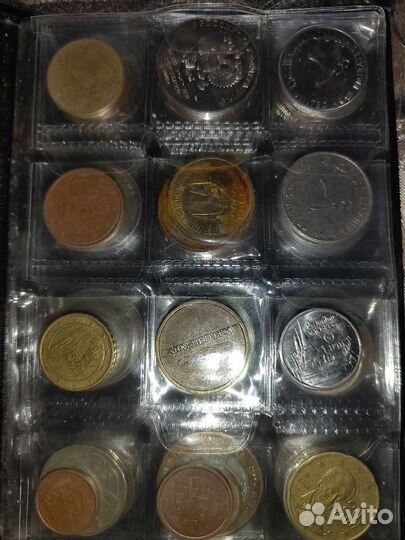 Альбом с монетами разных монет