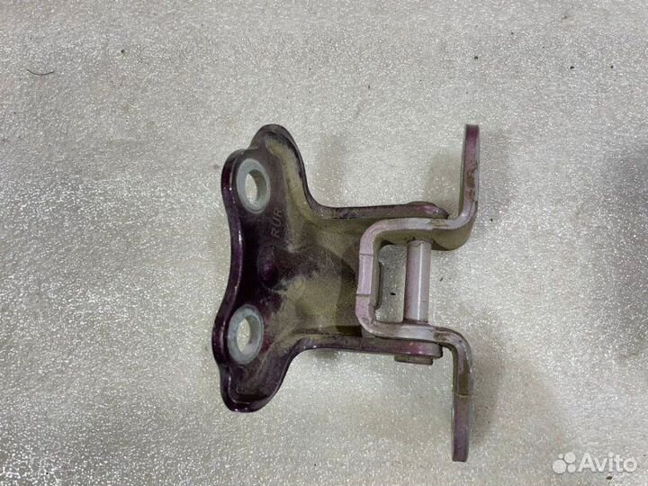 Петля двери задняя правая Hyundai Solaris