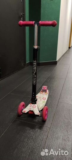 Самокат трёхколёсный