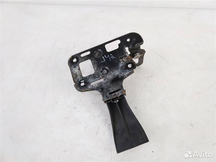 Крючок капота ауди Q5