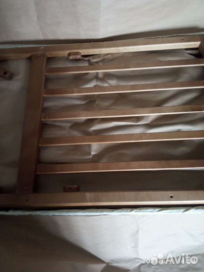 Детская кроватка с маятником