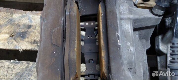 Суппорт тормозной передний Mercedes-Benz E-200 D