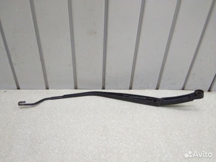 Поводок стеклоочистителя передний правый Nissan Al