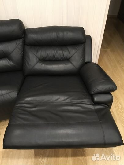 Кожаный диван