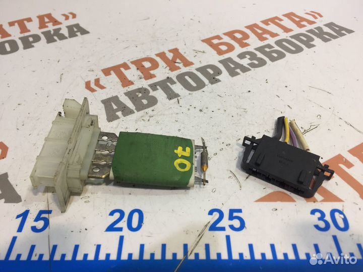 Пежо 207 Реостат вентилятора отопителя салона