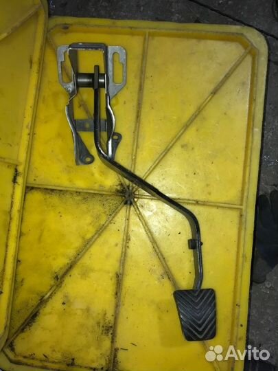 Педаль сцепления Mitsubishi Lancer универсал 1.6