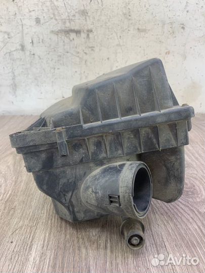 Корпус воздушного фильтра Opel Zafira B Z16XEP