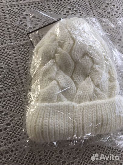 Шапка белая новая