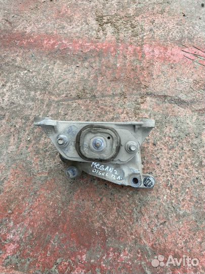 Крепление подушки двигателя Рено Меган 2