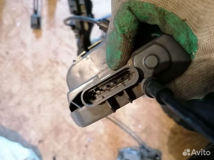 Задний левый замок двери рено меган 2