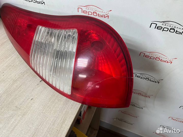Фонарь задний правый есть трещина LADA Kalina 1