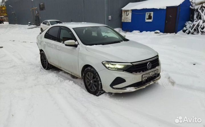Volkswagen Polo 1.6 AT, 2021, битый, 40 000 км