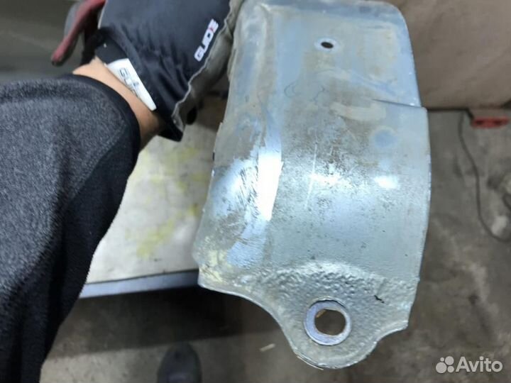 MR392369 MN133375 Крыло Mitsubishi Space Star