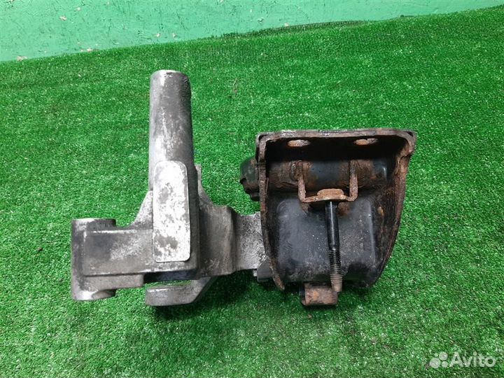 Опора (подушка) двигателя правая Nissan Qashqai J