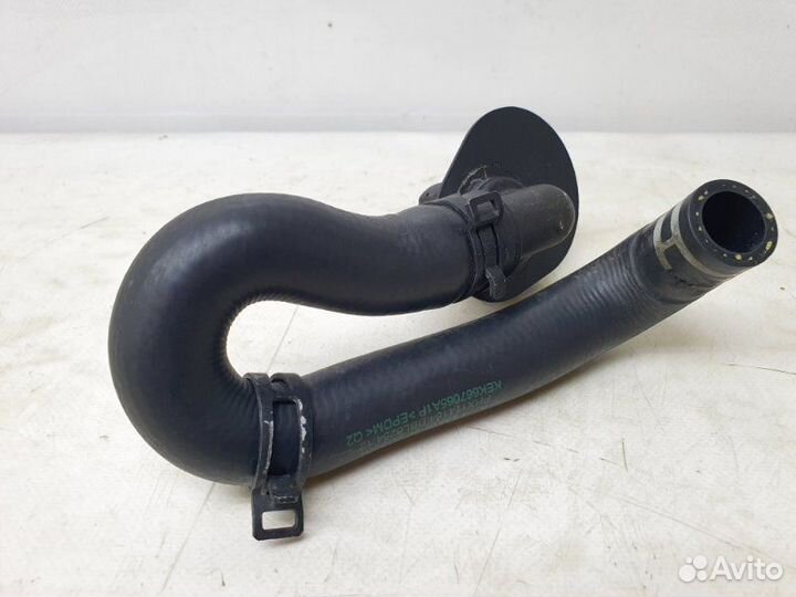 Патрубок системы охлаждения Mercedes-Benz C W204