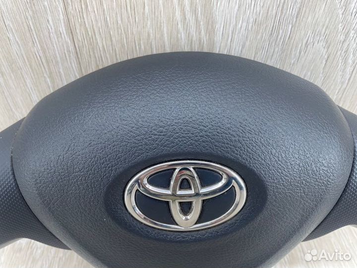 Подушка безопасности в рулевое колесо Toyota
