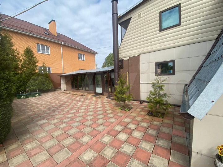 Дом 190 м² на участке 11 сот.