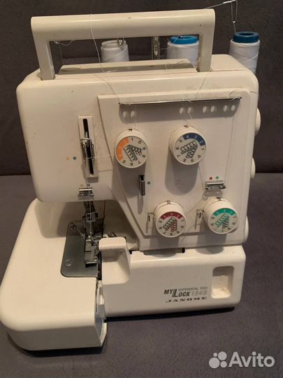 Швейная машинка и оверлок