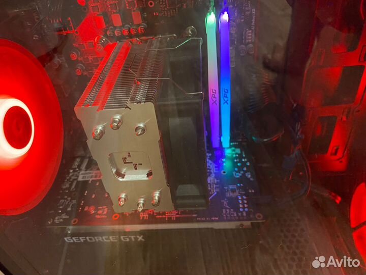 Игровой системный блок с гарнитурой