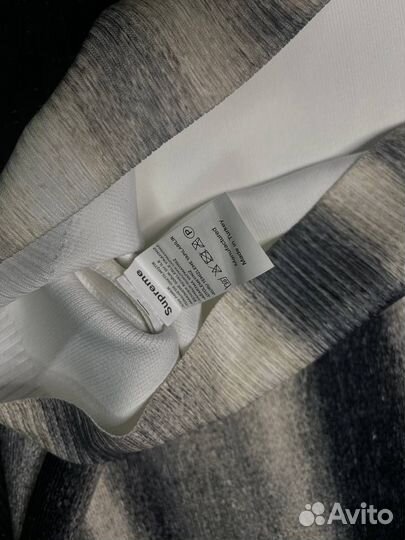 Свитер Supreme Blurred Logo