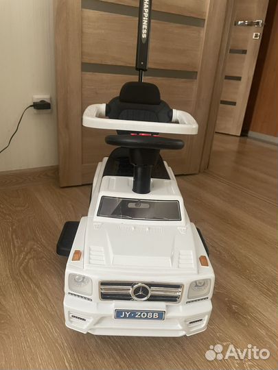 Машинка толокар с ручкой