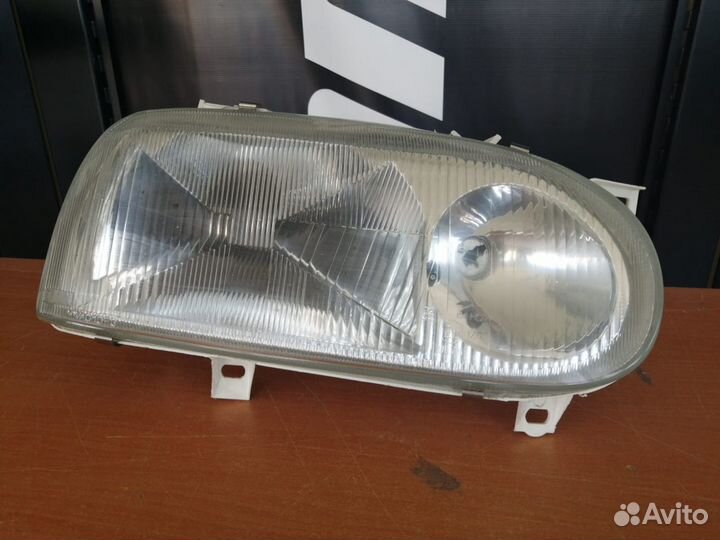 Фара правая Volkswagen Golf III 91-99 205017082