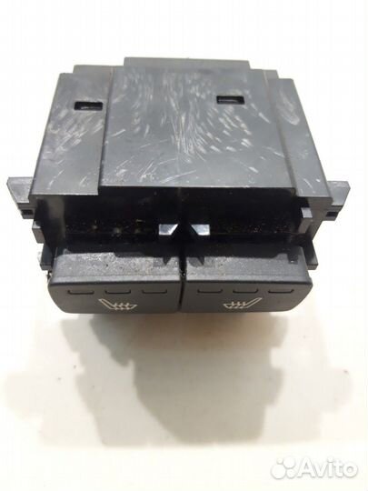 Кнопки подогрева сидений (Volvo XC60 II)