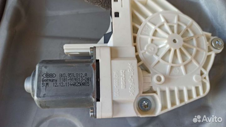 Стеклоподъёмник двери задней правой Skoda superb 2