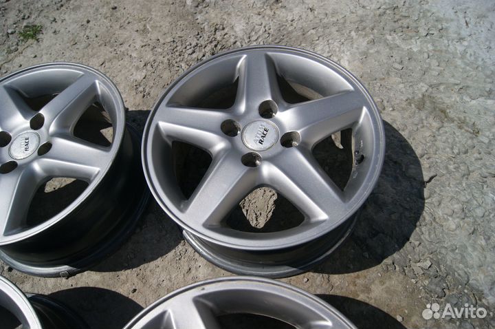 Литые диски R14 4x100 в отлисном состоянии