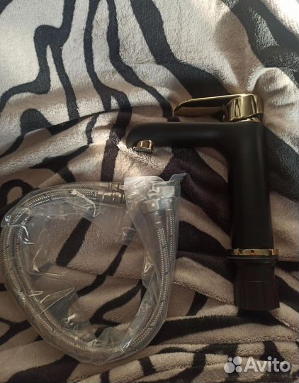 Смеситель для раковины черный