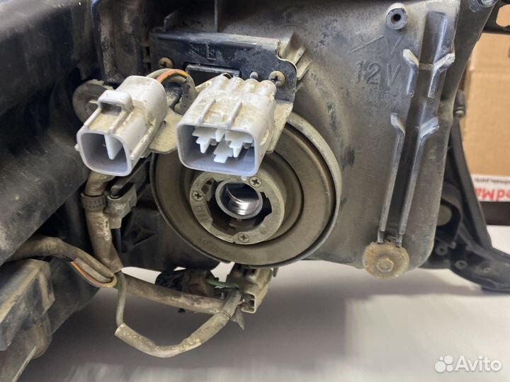 Фары Toyota land cruiser 200 левая и правая