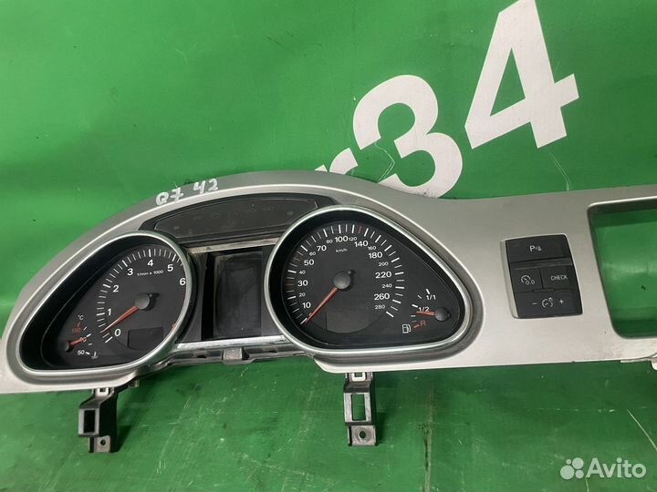 Щиток приборов Audi q7 4.2