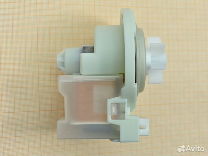 Помпа на 4 длинных защелках, выводы вперед вместе