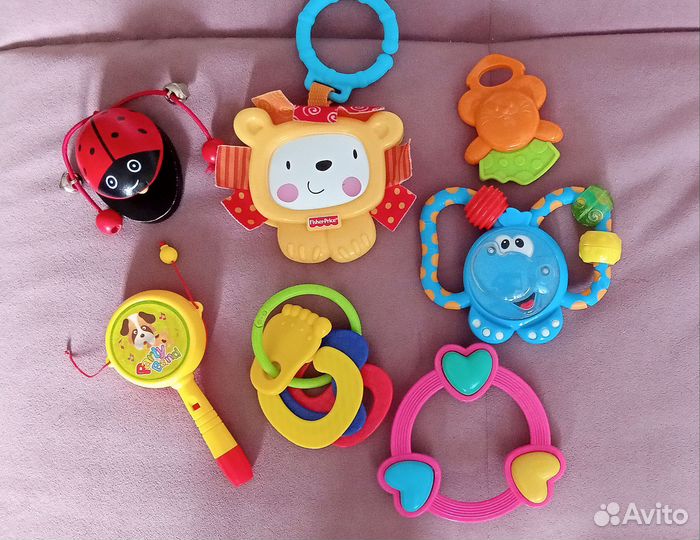 Погремушки, развивающие игрушки