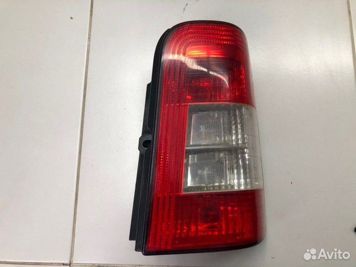 Фонарь правый Peugeot Partner 2005