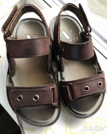 Кожаные босоножки Vitacci