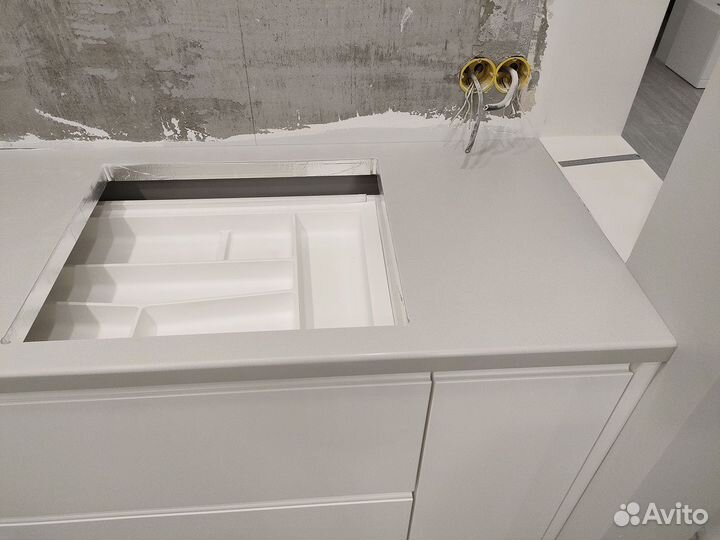 Столешница и кухонный остров из камня Hi-Macs м2/р