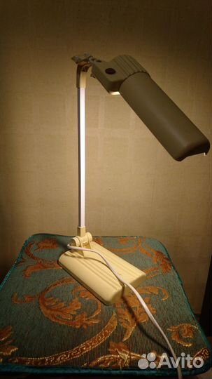 Настольная лампа молочного цвета, настройка высоты