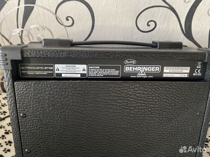 Бас гитара с комбоусилителем