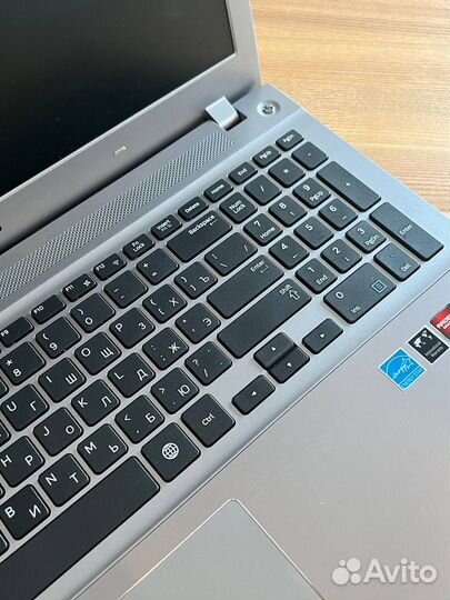 Ноутбук Samsung NP510R5E