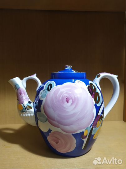 Большой доливочный чайник Дулево Агашки на синем