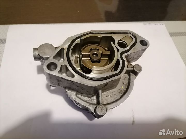 Вакуумный насос Опель Инсигния 12632504