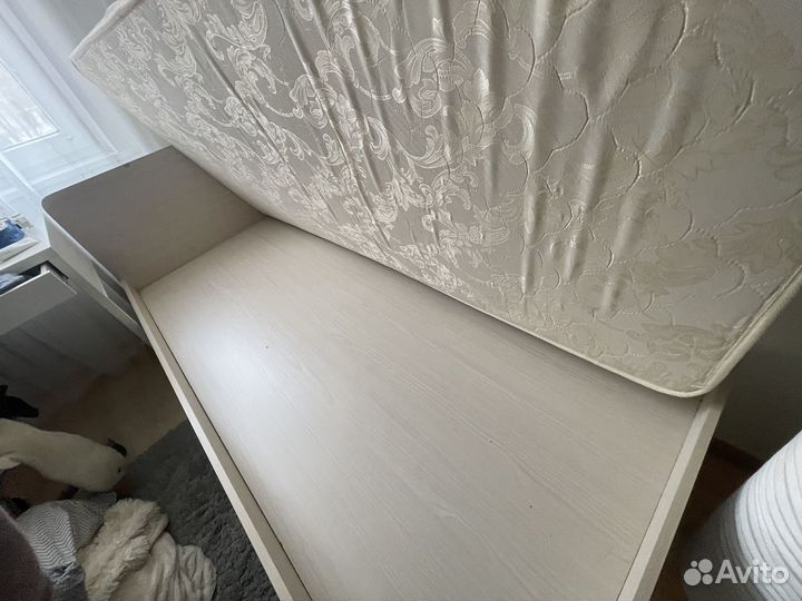 Кровать с матрасом односпальная