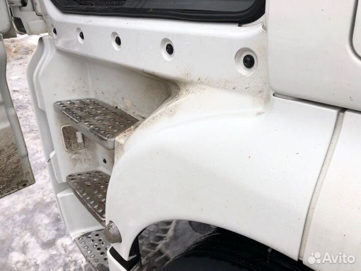 Корпус подножек левый Man