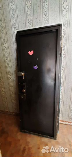 Продам металлическую дверь