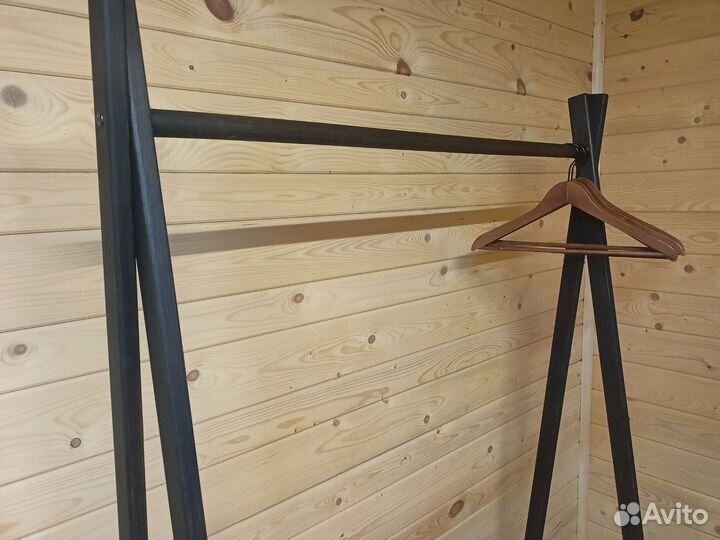 Вешалка для одежды напольная