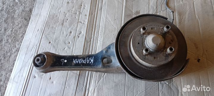 Поворотный кулак задний левый Carisma