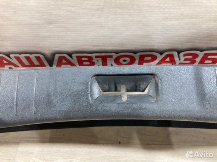 Накладка замка багажника Nissan Almera G15 седан