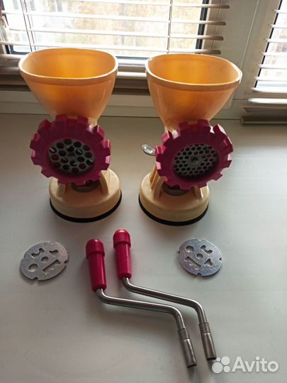 Мясорубка механическая на присоске СССР